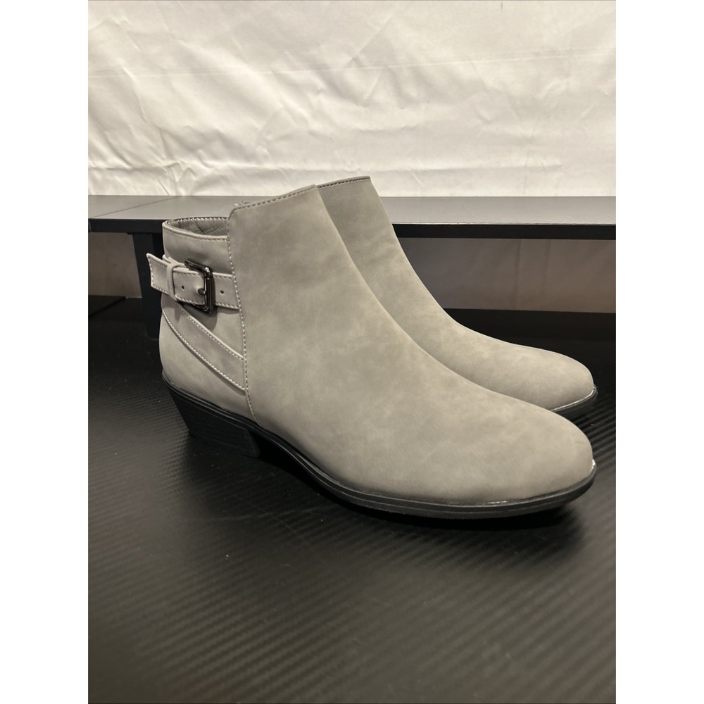Vepose Women's 911 Ankle Boots Low Heels Chunky Perforated Western Shoes 7.5